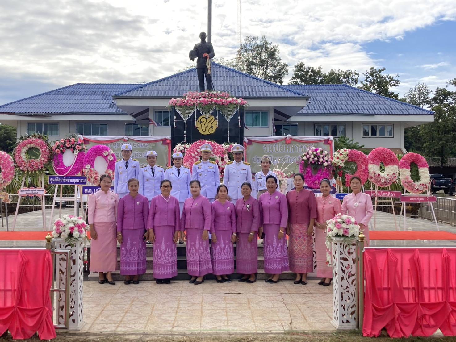 🌟 พช.เจริญศิลป์ จ.สกลนคร : ร่วมวางพวงมาลาถวายราชสักการะ น้อมรำลึกในพระมหากรุณาธิคุณ เนื่องในวันปิยมหาราช ประจำปี 2568