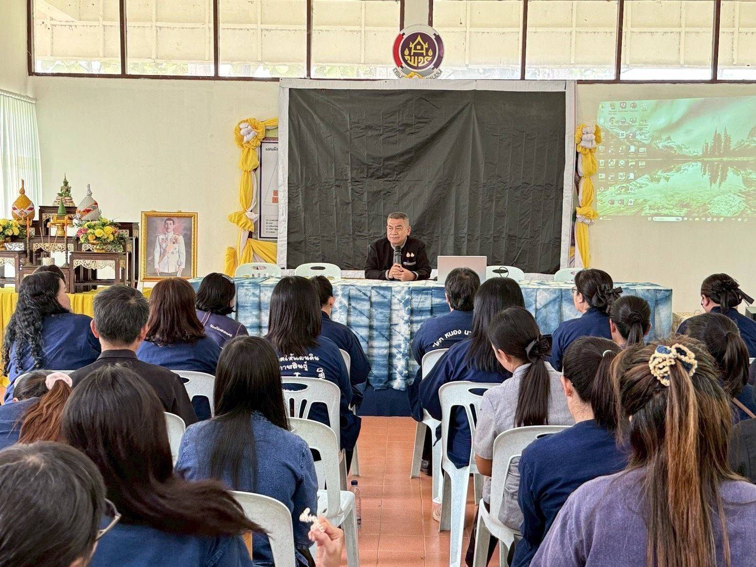🌟 พช.เจริญศิลป์ จ.สกลนคร : ร่วมประชุมเตรียมความพร้อมขับเคลื่อนแผนปฏิบัติงาน ประจำปีงบประมาณ พ.ศ. 2569 และกิจกรรม “หิ้วปิ่นโต เอามื้อสามัคคี” 