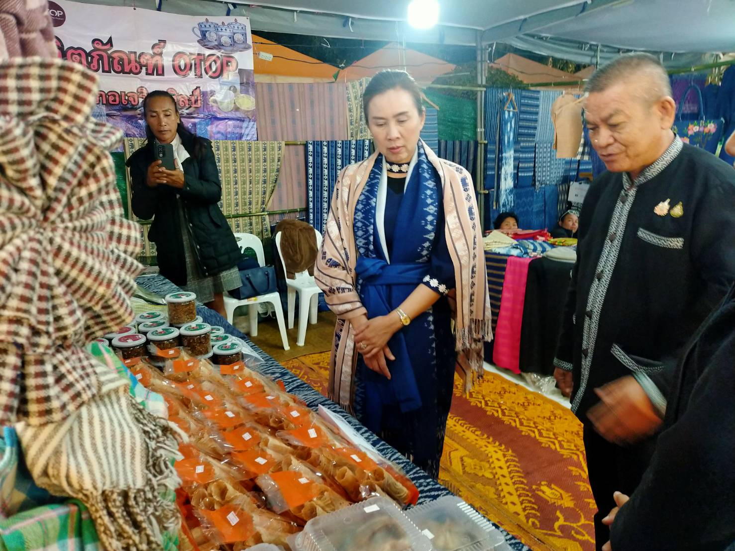 พช.เจริญศิลป์ จ.สกลนคร : ร่วมจัดแสดงและจำหน่ายสินค้า OTOP ในงาน "รวมใจไทสกล จังหวัดสกลนคร ประจำปี พ.ศ. 2569"