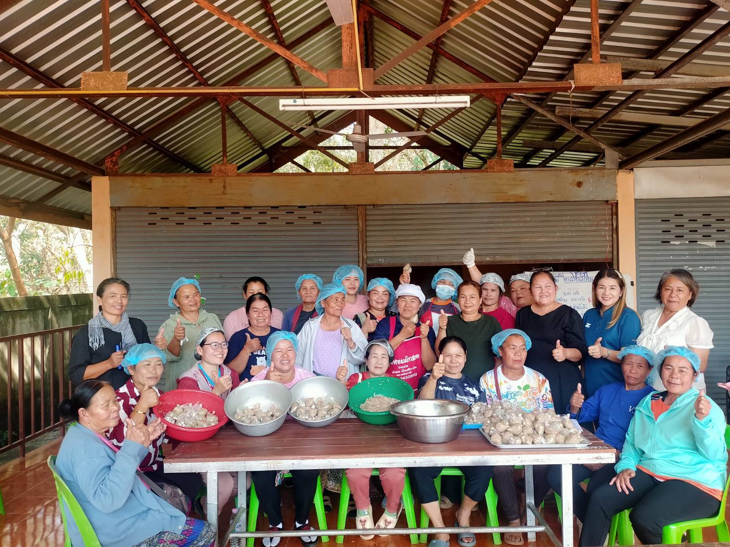 พช.เจริญศิลป์ จ.สกลนคร :  ดำเนินโครงการส่งเสริมประชาชนเป้าหมายเข้าถึงแหล่งทุน พัฒนาอาชีพสมาชิกกลุ่มออมทรัพย์เพื่อการผลิตบ้านทรายทอง