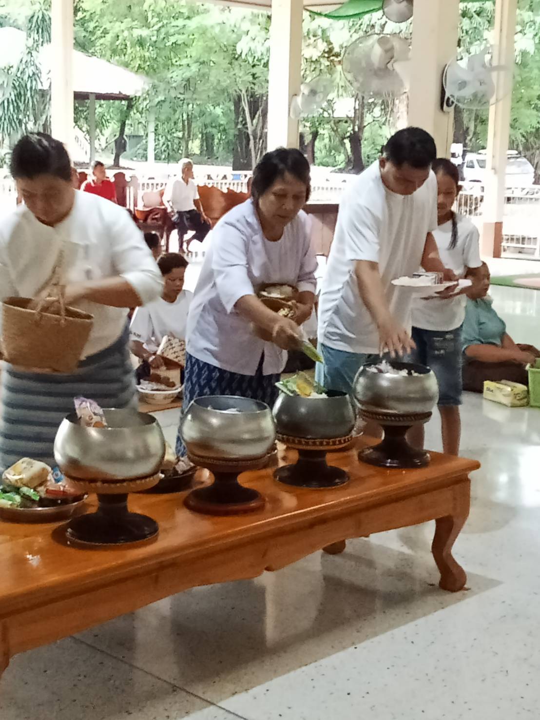 🌟 พช.เจริญศิลป์ จ.สกลนคร : ขับเคลื่อนโครงการ "วัด ประชา รัฐ สร้างสุข" ทำบุญตักบาทเนื่องในวันวิสาขบูชา ประจำปี 2569