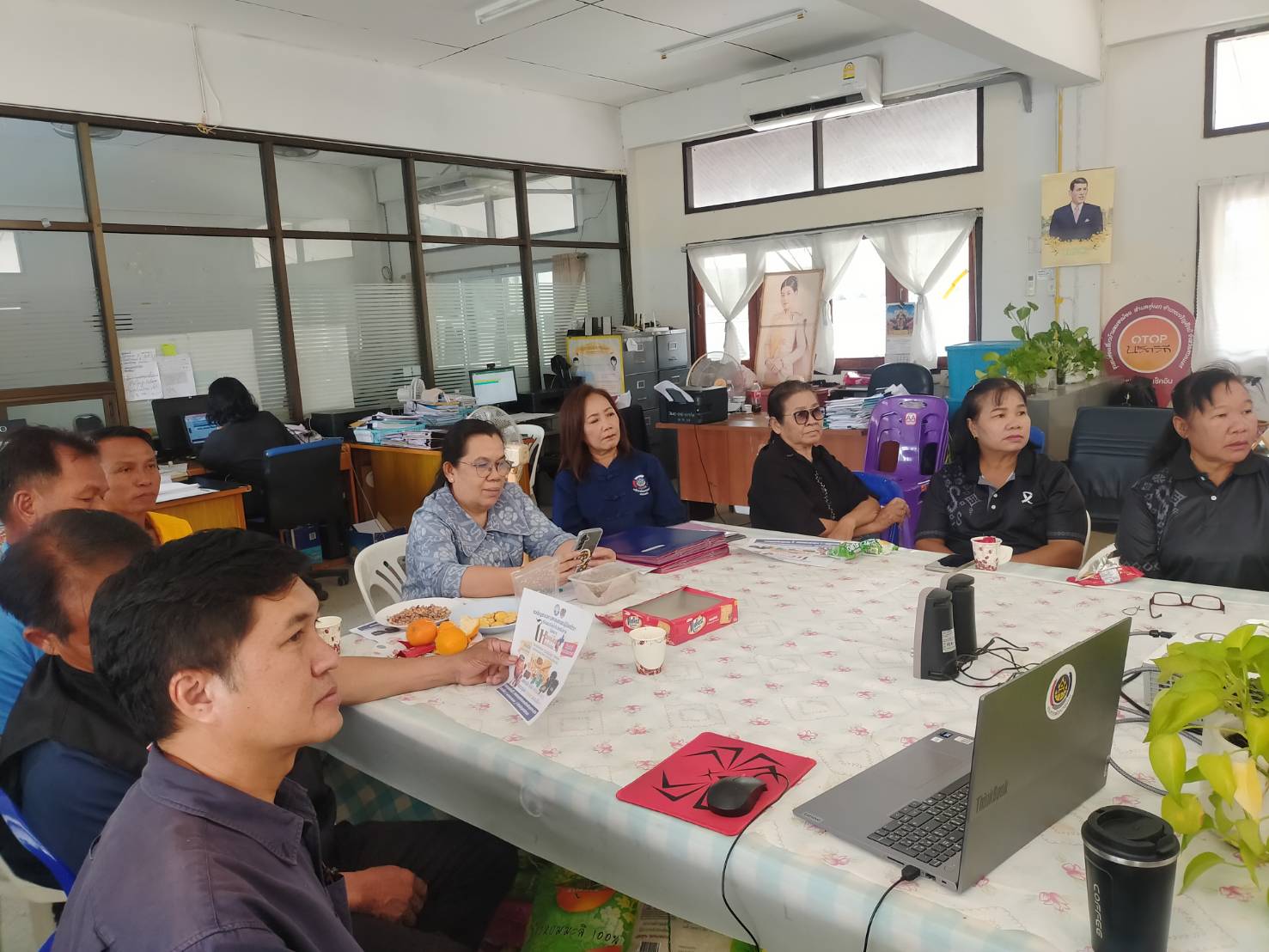 ✨ พช.เจริญศิลป์ จ.สกลนคร : ร่วมประชุมชี้แจงการดำเนินโครงการ "ไหใหญ่ล้น ไหเล็กไม่เต็ม พลัส"