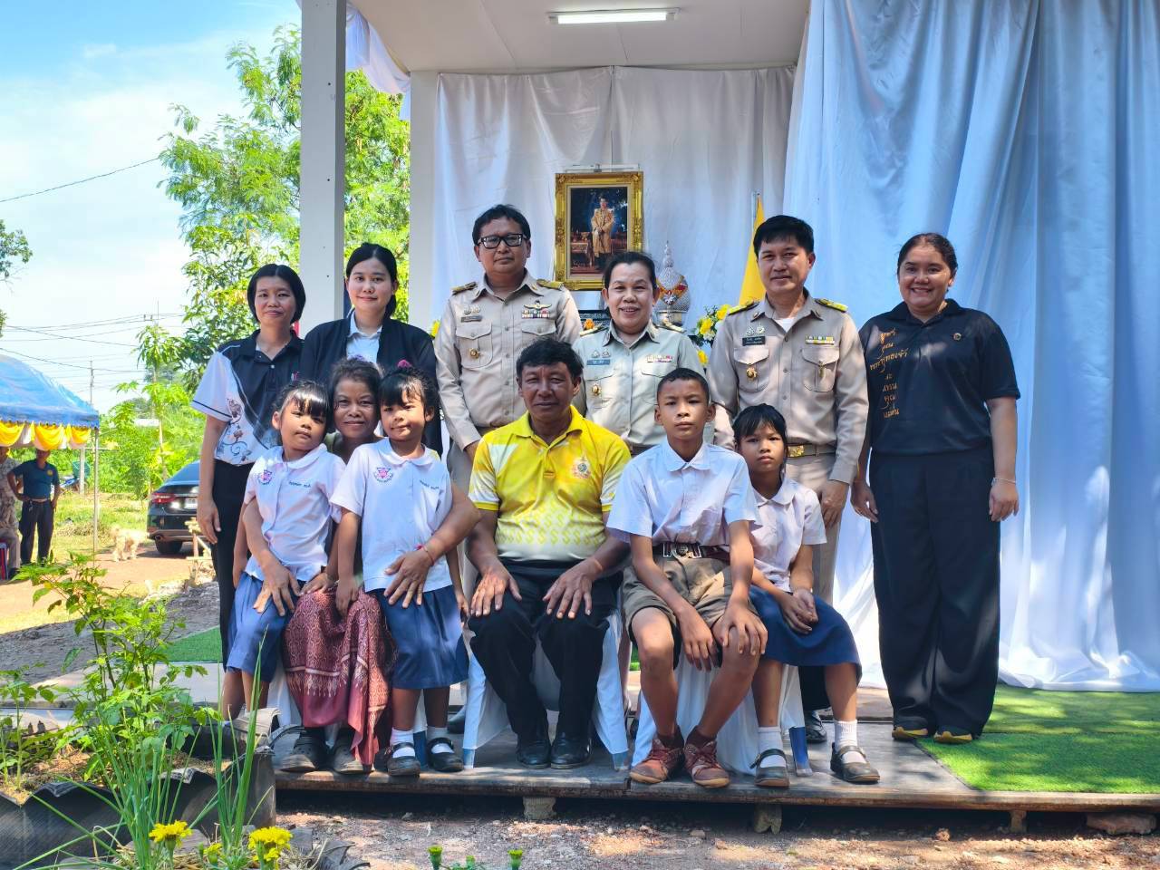 🌟 พช.เจริญศิลป์ จ.สกลนคร : ร่วมมอบบ้าน ตุ้มโฮมปันสุข พร้อมบูรณาการสร้างความยั่งยืน "ไหใหญ่ล้น ไหเล็กไม่เต็ม พลัส"
