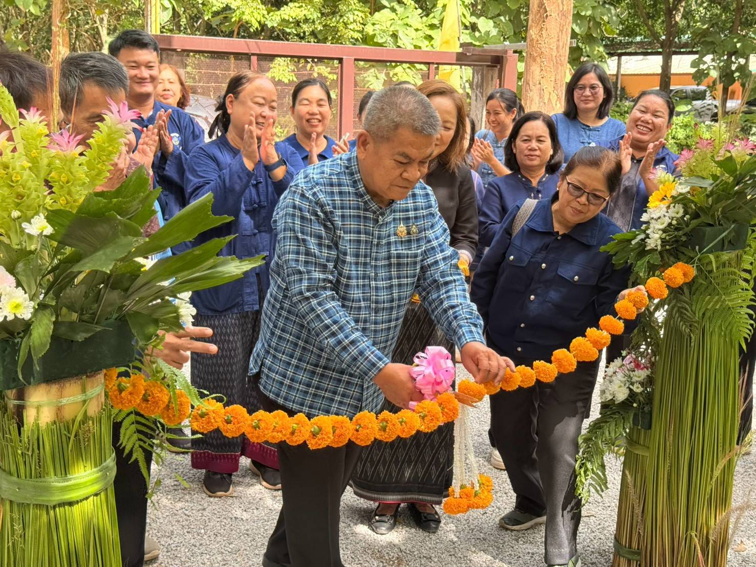  พช.เจริญศิลป์ จ.สกลนคร : ร่วมพิธีเปิดป้ายโรงเรียนเศรษฐกิจพอเพียงบ้านเจริญศิลป์ และงานมุทิตาจิตผู้เกษียณอายุราชการ