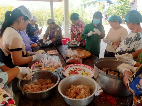 พช.เจริญศิลป์ จ.สกลนคร :  ดำเนินโครงการส่งเสริมการออมและพัฒนาทักษะการบริหารจัดการทางการเงินของครอบครัวและชุมชน 