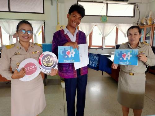 🌟 พช.เจริญศิลป์ จ.สกลนคร : สนับสนุนผู้ผลิต ผู้ประกอบการ OTOP ลงทะเบียนร้านค้า โครงการ "คนละครึ่งพลัส" เพิ่มช่องทางการตลาด สร้างรายได้สู่ชุมชน